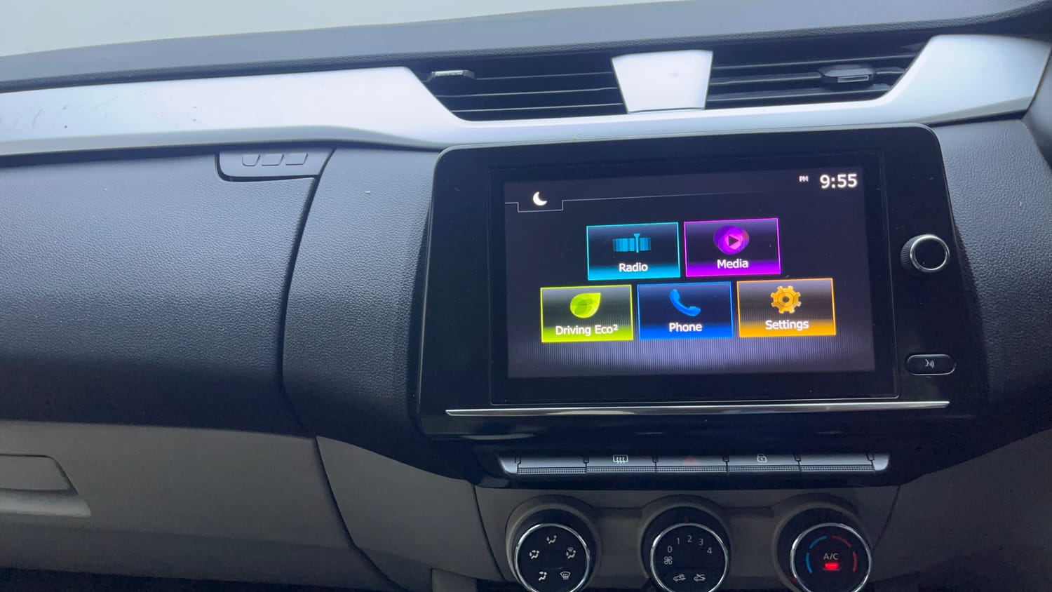 Used 2021 Renault Triber RXZ Petrol Manual interior MUSIC SYSTEM & AC CONTROL VIEW