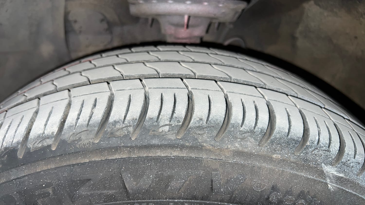 Used 2019 Hyundai Elite i20 Asta 1.2 (O) CVT Petrol Automatic tyres LEFT FRONT TYRE TREAD VIEW