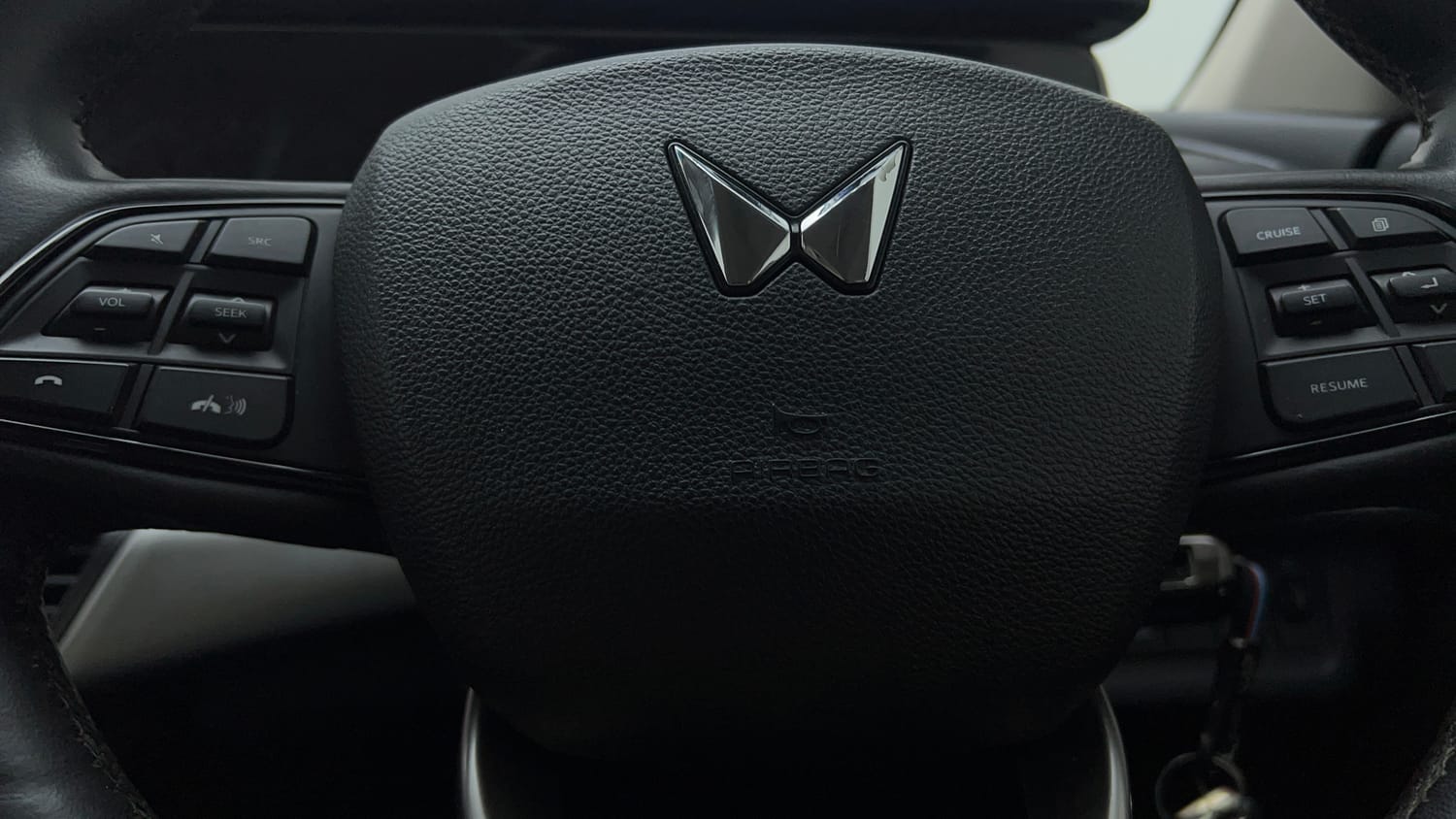 Used 2024 Mahindra XUV700 AX 5 Petrol AT 5 STR Petrol Automatic top_features Airbags