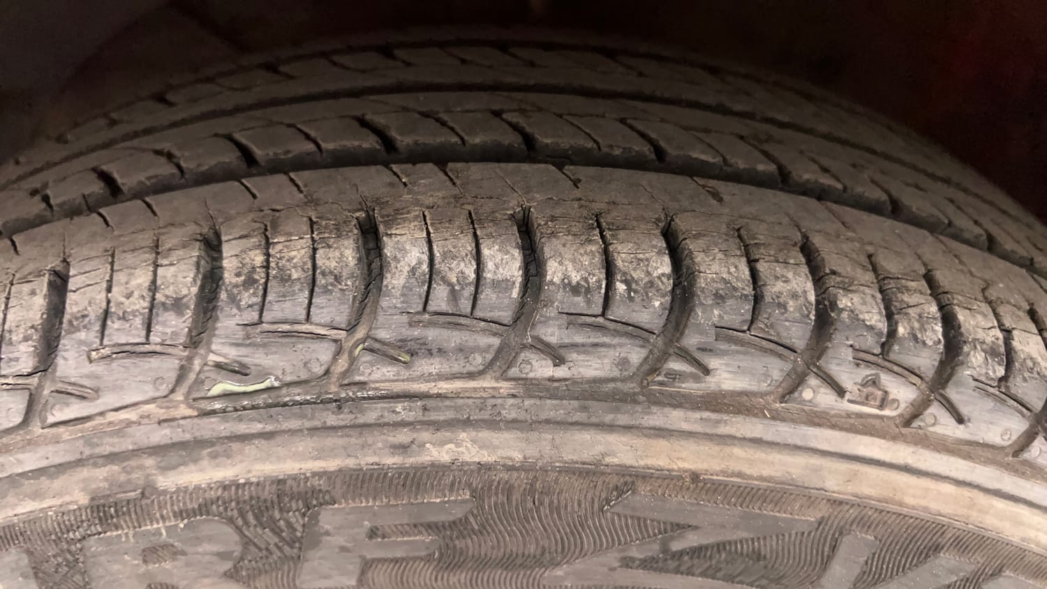 Used 2018 Maruti Suzuki Baleno Delta 1.2 AT Petrol Automatic tyres LEFT FRONT TYRE TREAD VIEW