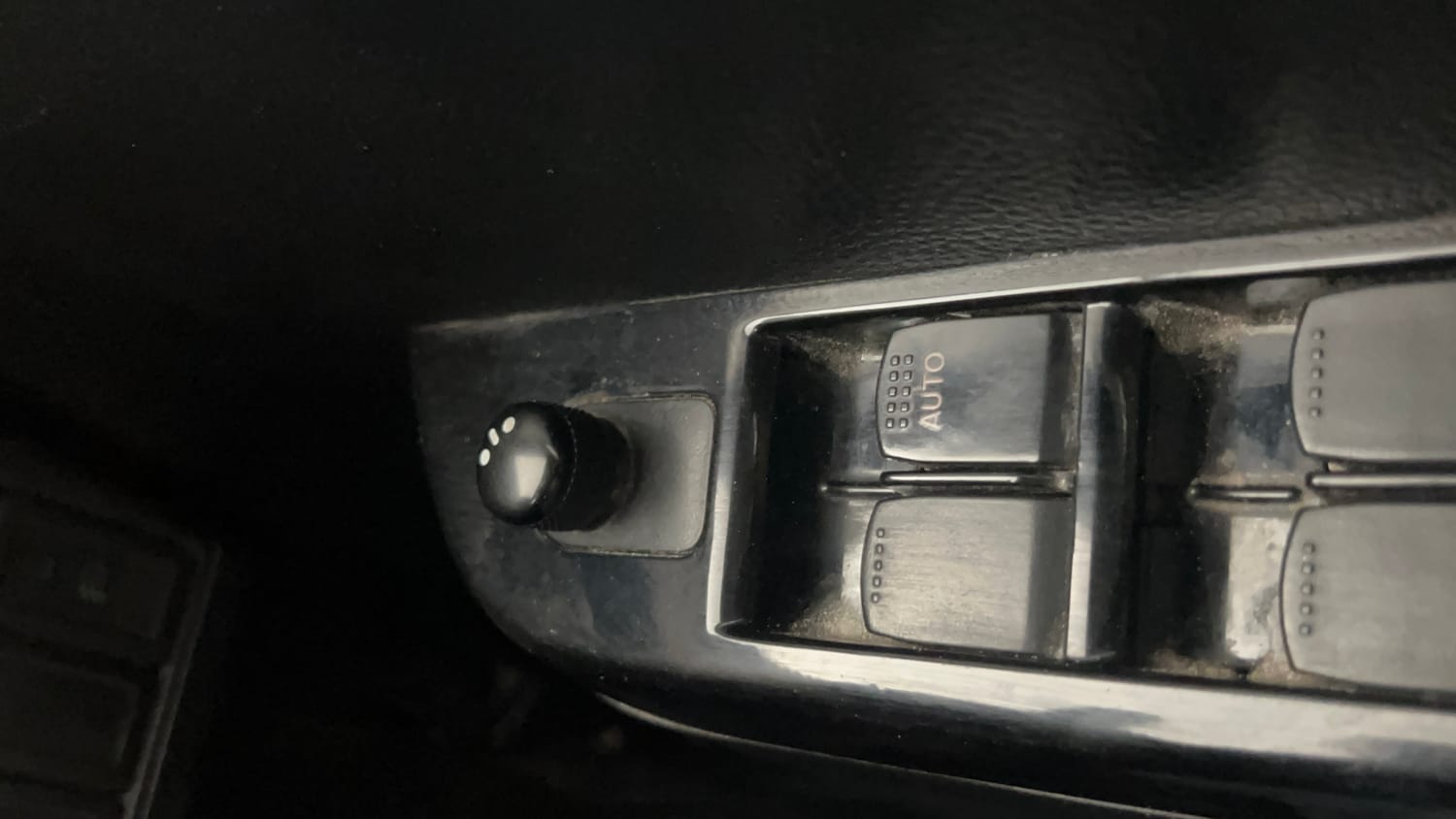Used 2017 Maruti Suzuki Wagon R VXI Petrol Manual top_features Adjustable ORVM