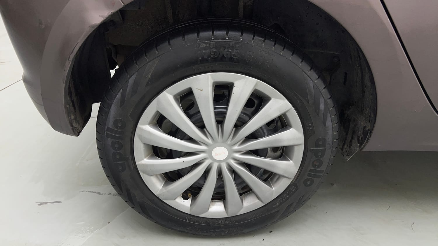 Used 2017 Tata Tiago Revotron XT Petrol Manual tyres RIGHT REAR TYRE RIM VIEW