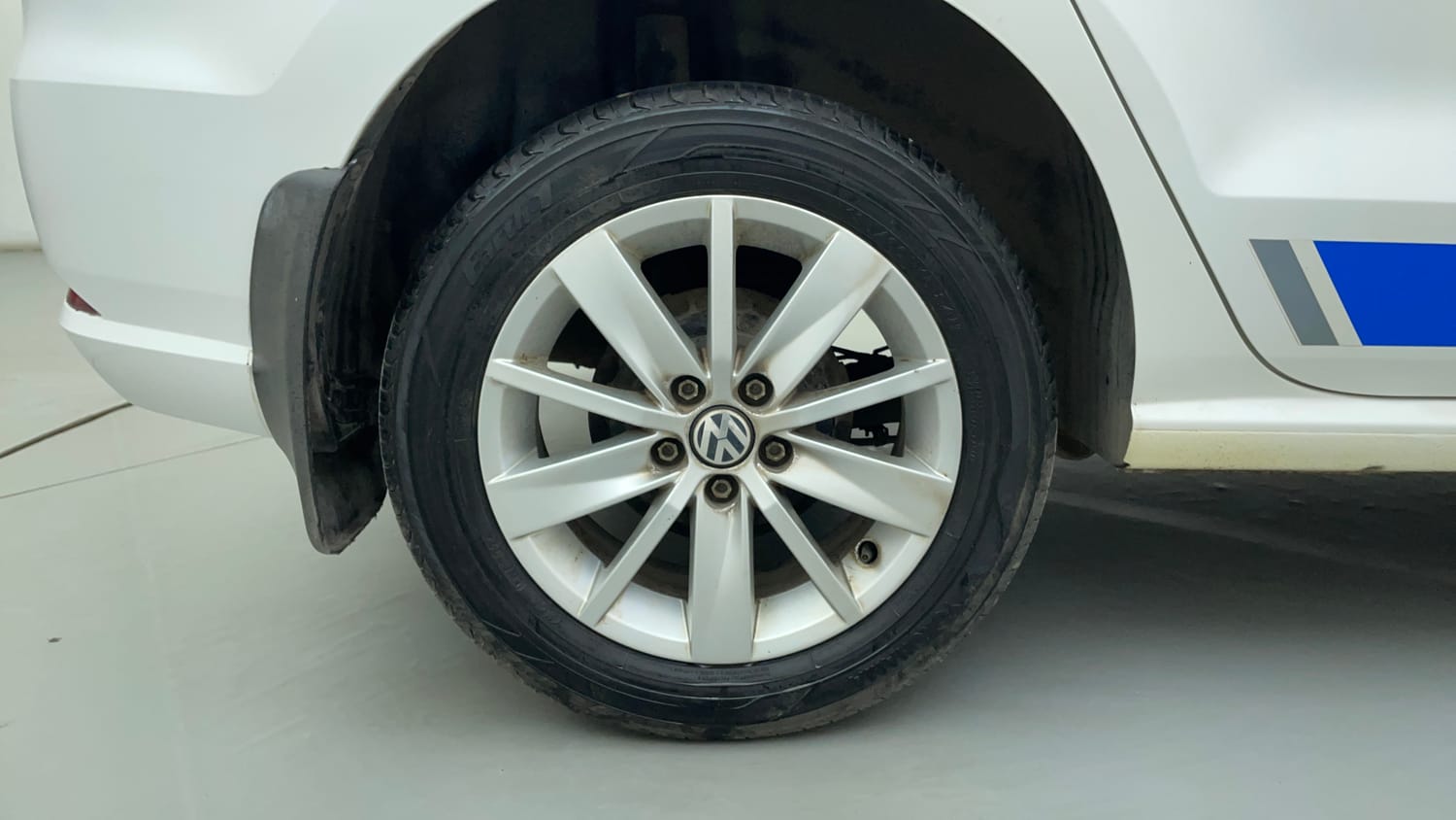 Used 2017 Volkswagen Ameo Comfortline 1.2L (P) Petrol Manual tyres RIGHT REAR TYRE RIM VIEW