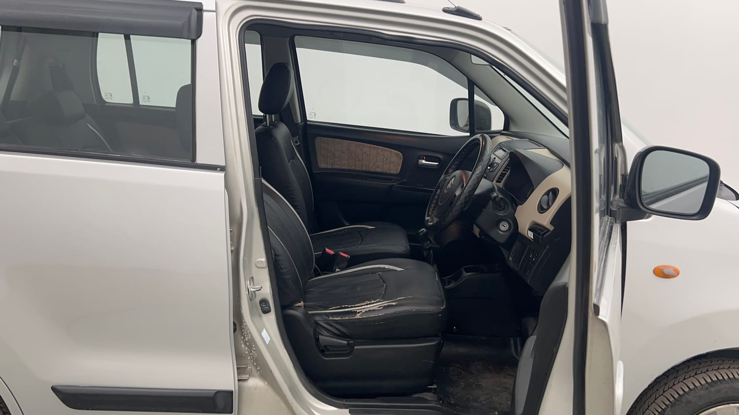 Used 2017 Maruti Suzuki Wagon R VXI Petrol Manual interior RIGHT SIDE FRONT DOOR CABIN VIEW