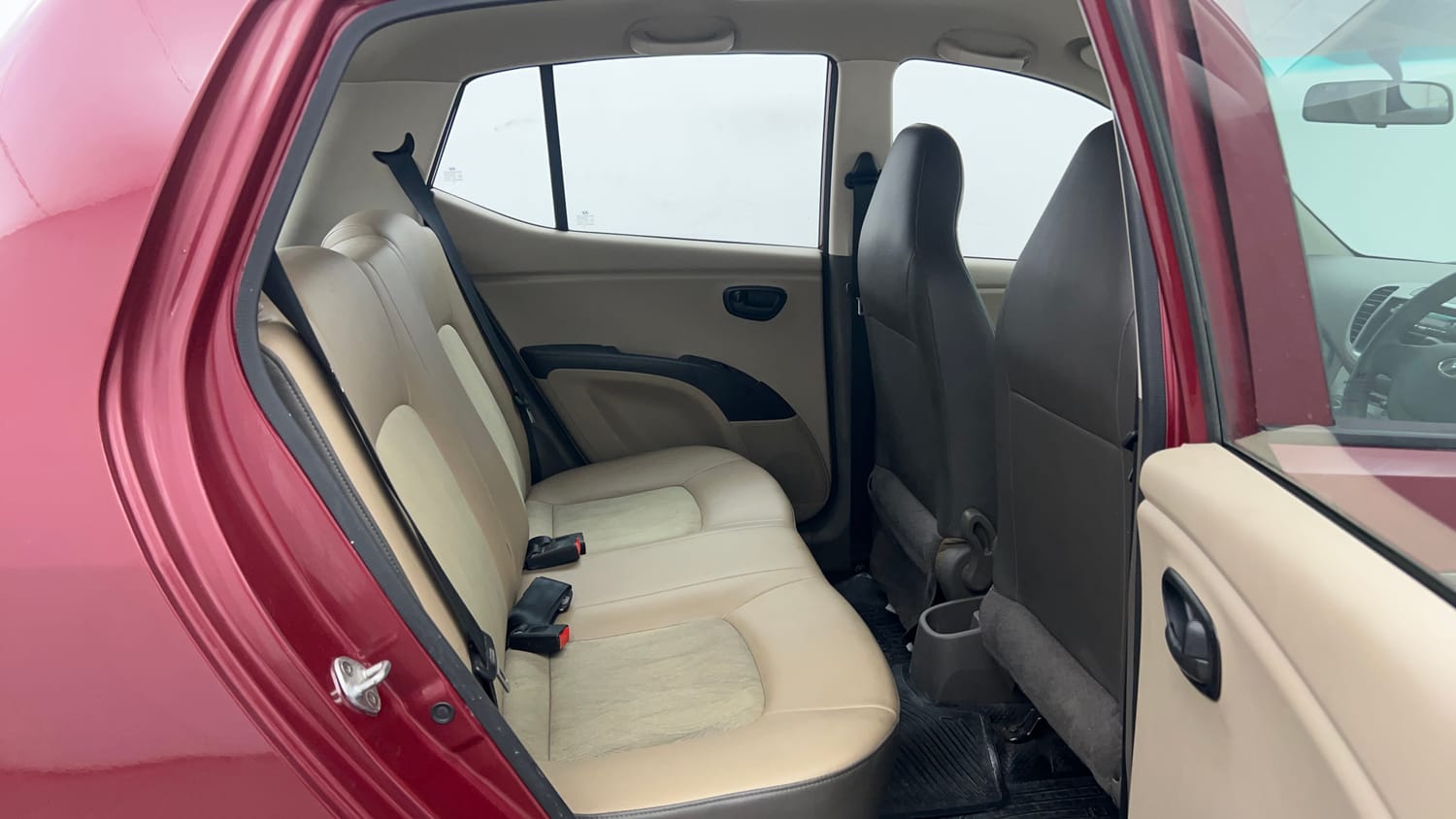 Used 2016 Hyundai i10 Magna 1.1 iRDE2 Petrol Manual interior RIGHT SIDE REAR DOOR CABIN VIEW