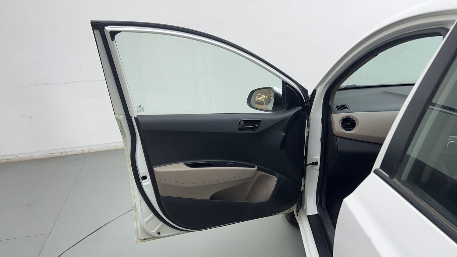 Used 2019 Hyundai Xcent S Petrol+cng(outside fitted) Cng Manual interior LEFT FRONT DOOR OPEN VIEW