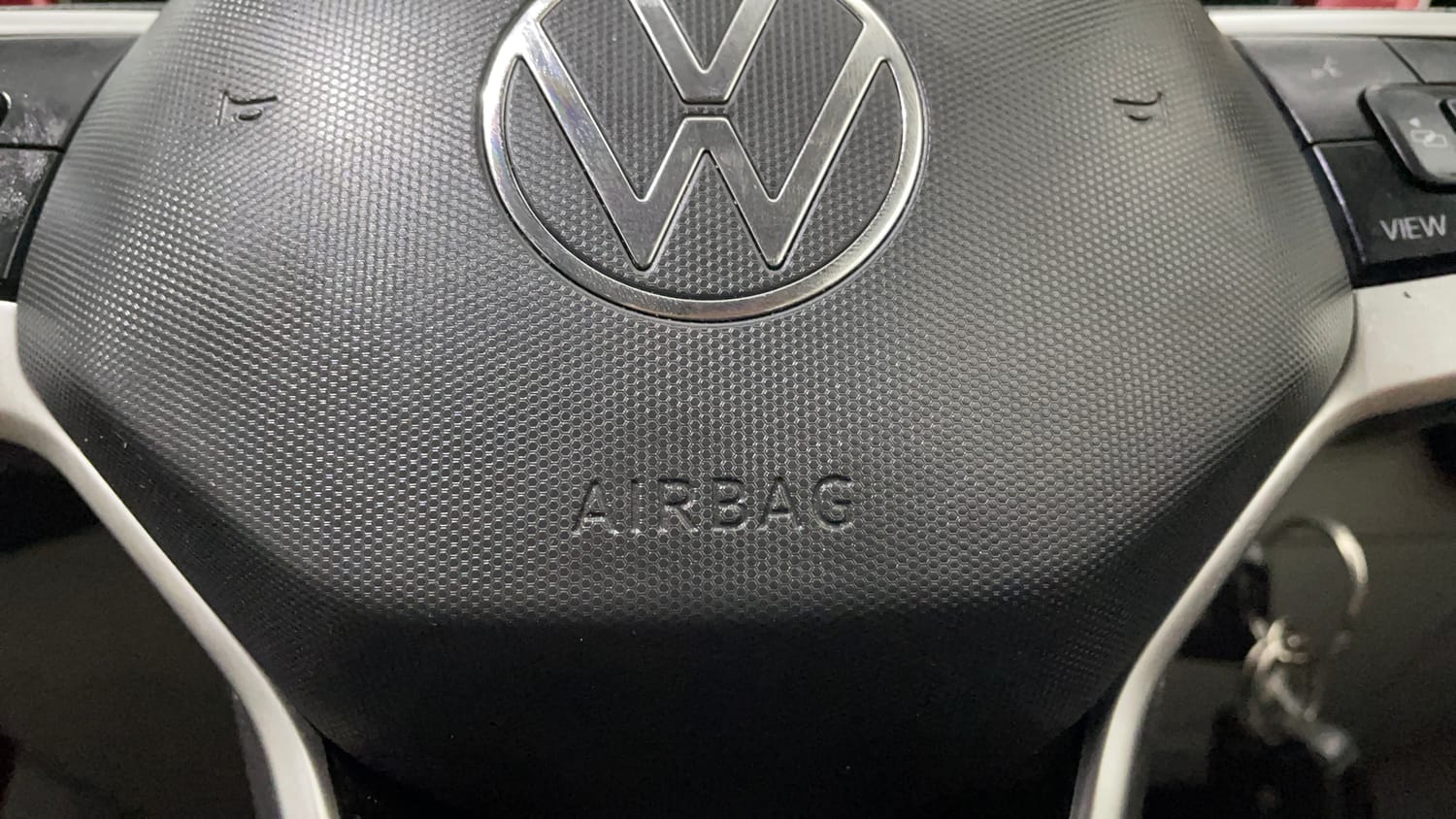 Used 2022 Volkswagen Taigun GT 1.5 TSI MT Petrol Manual top_features Airbags