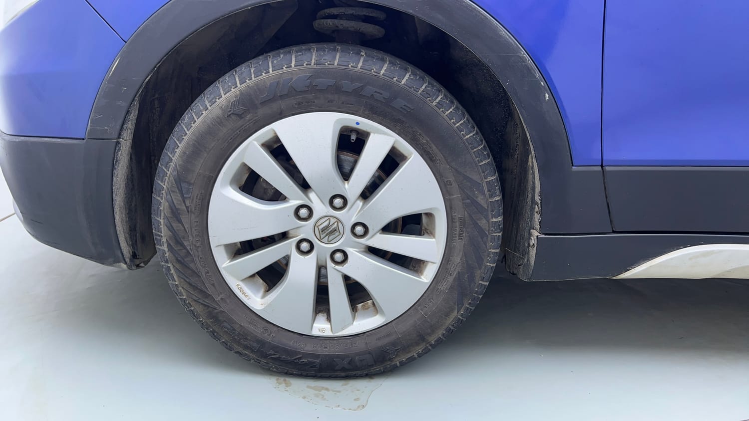 Used 2015 Maruti Suzuki S-Cross Alpha 1.3 Diesel Manual tyres LEFT FRONT TYRE RIM VIEW