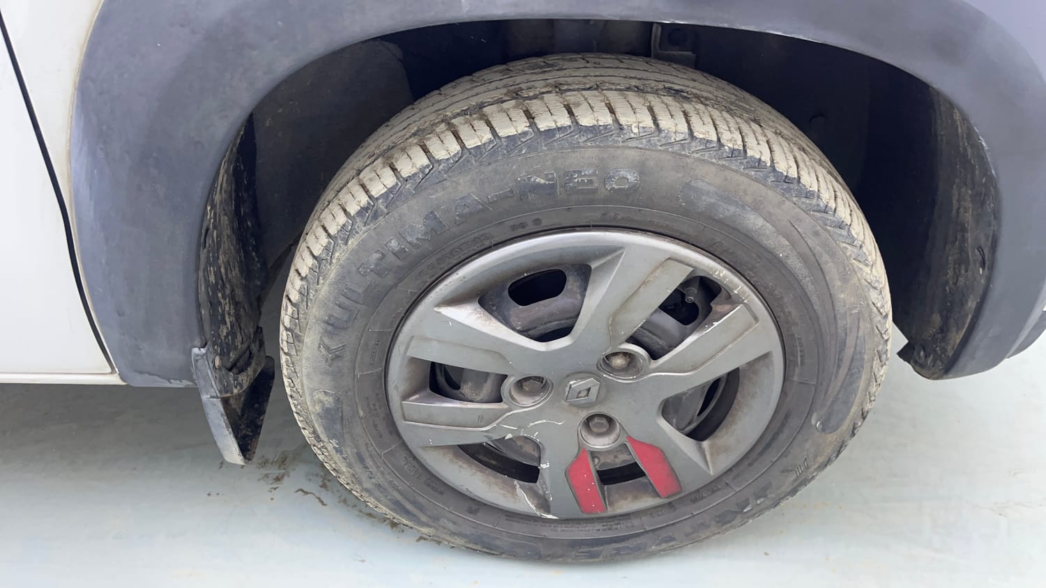 Used 2017 Renault Kwid 1.0 RXT AMT Petrol Automatic tyres RIGHT FRONT TYRE RIM VIEW
