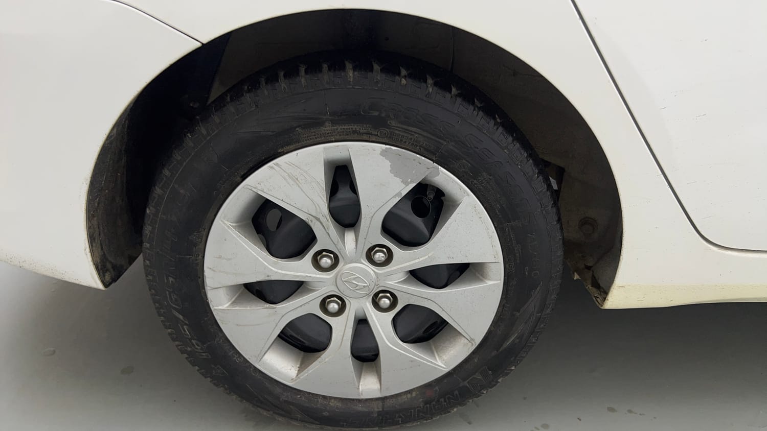 Used 2019 Hyundai Xcent S Petrol+cng(outside fitted) Cng Manual tyres RIGHT REAR TYRE RIM VIEW