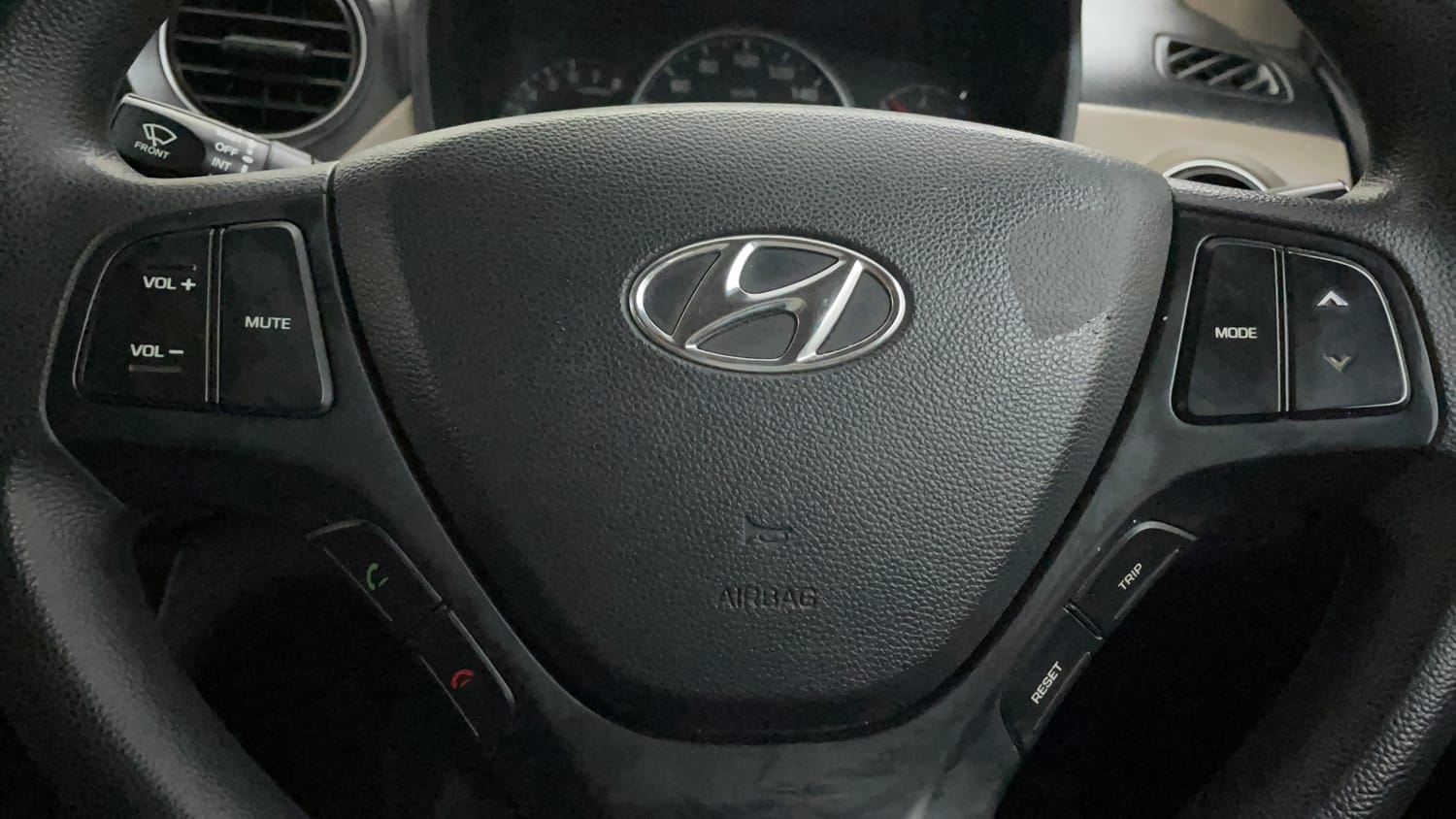 Used 2016 Hyundai Grand i10 Sportz 1.2 Kappa VTVT Petrol Manual top_features Airbags