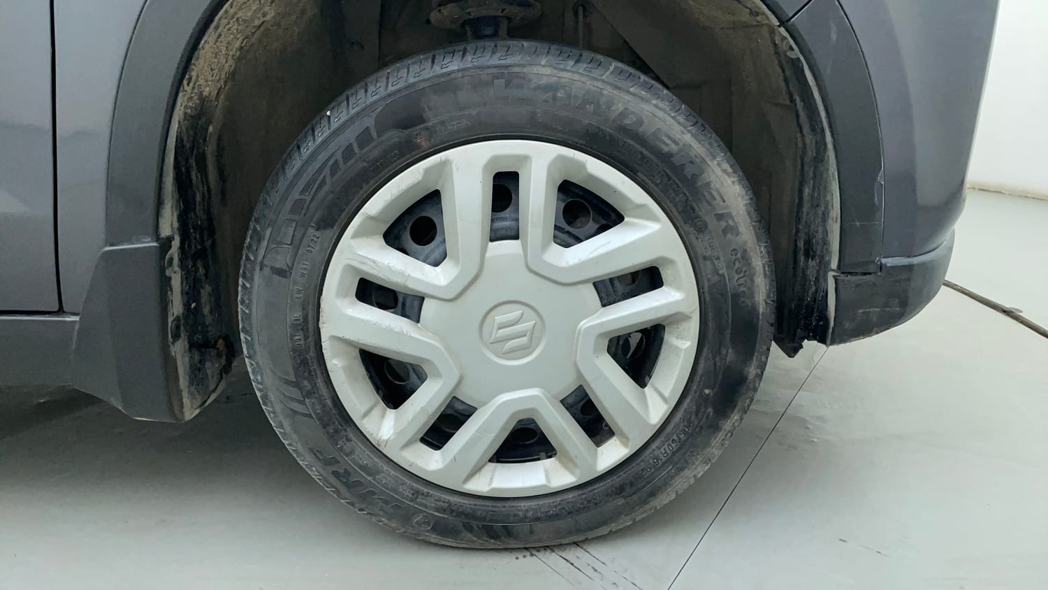 Used 2022 maruti-suzuki Vitara Brezza VXi Petrol Manual tyres RIGHT FRONT TYRE RIM VIEW