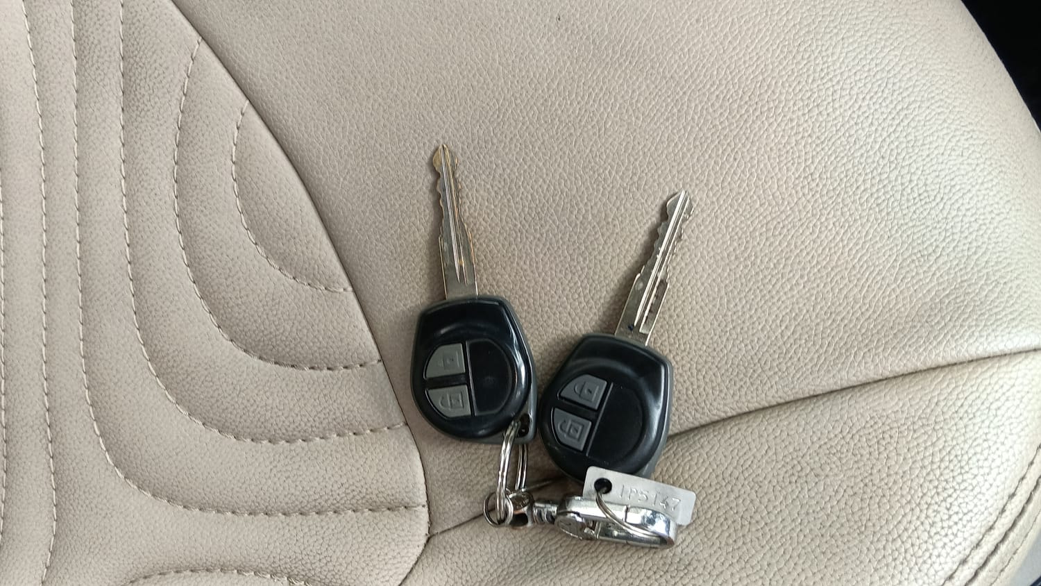 Used 2015 Maruti Suzuki Ertiga Vxi Petrol Manual extra CAR KEY VIEW