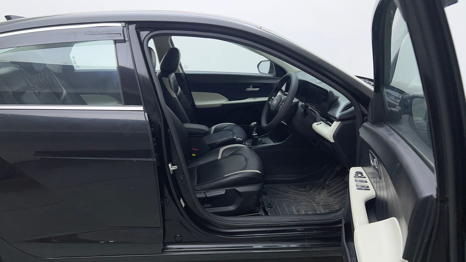 Used 2024 Hyundai Verna SX 1.5 Petrol MT Petrol Manual interior RIGHT SIDE FRONT DOOR CABIN VIEW