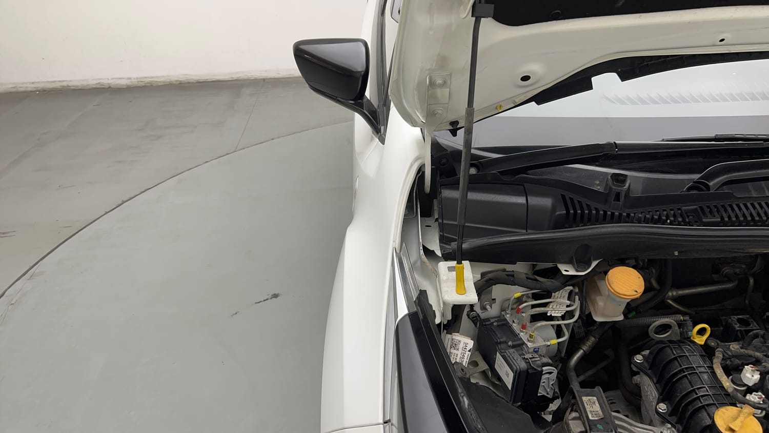 Used 2022 Tata Altroz XE Petrol Petrol Manual engine ENGINE RIGHT SIDE HINGE & APRON VIEW
