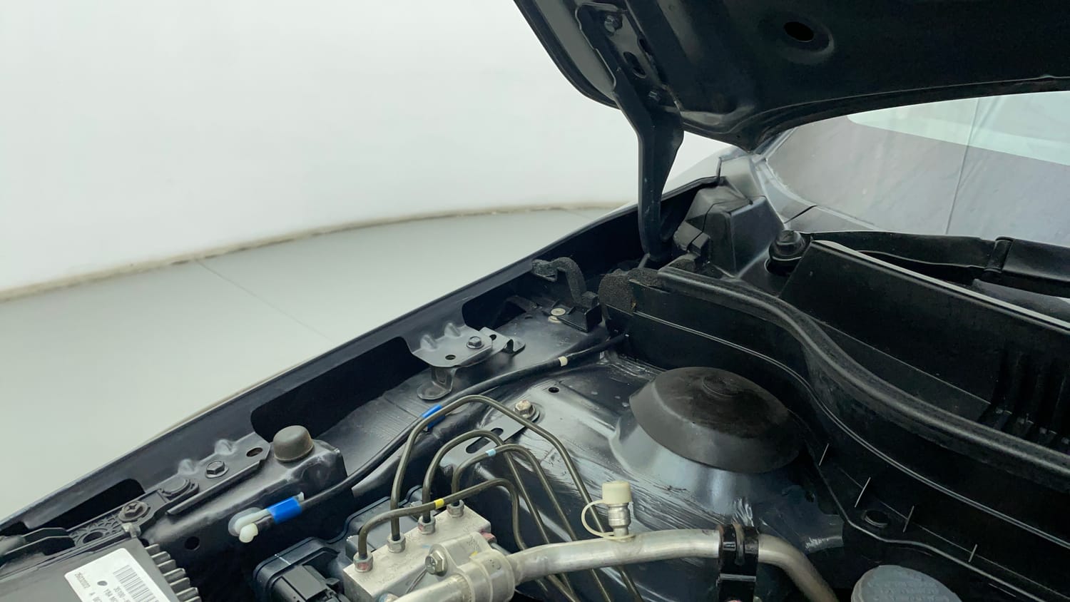 Used 2022 maruti-suzuki Vitara Brezza VXi Petrol Manual engine ENGINE RIGHT SIDE HINGE & APRON VIEW