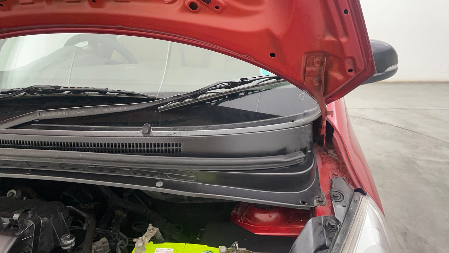 Used 2012 Hyundai i10 Sportz 1.2 AT Kappa2 Petrol Automatic engine ENGINE LEFT SIDE HINGE & APRON VIEW
