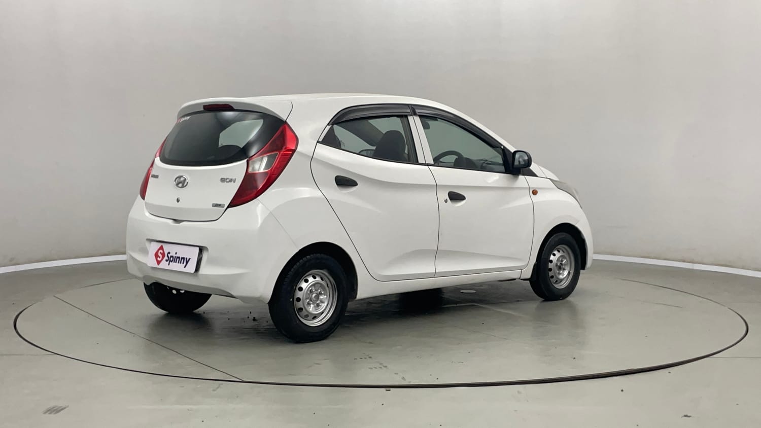 Used 2016 Hyundai Eon Era Petrol Manual exterior RIGHT REAR CORNER VIEW