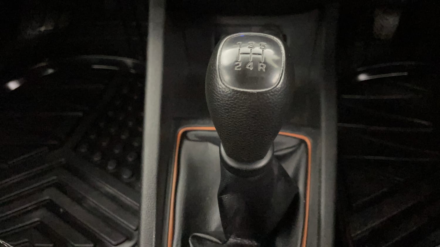 Used 2017 Hyundai Elite i20 Asta 1.2 Dual Tone Petrol Manual interior GEAR  KNOB VIEW