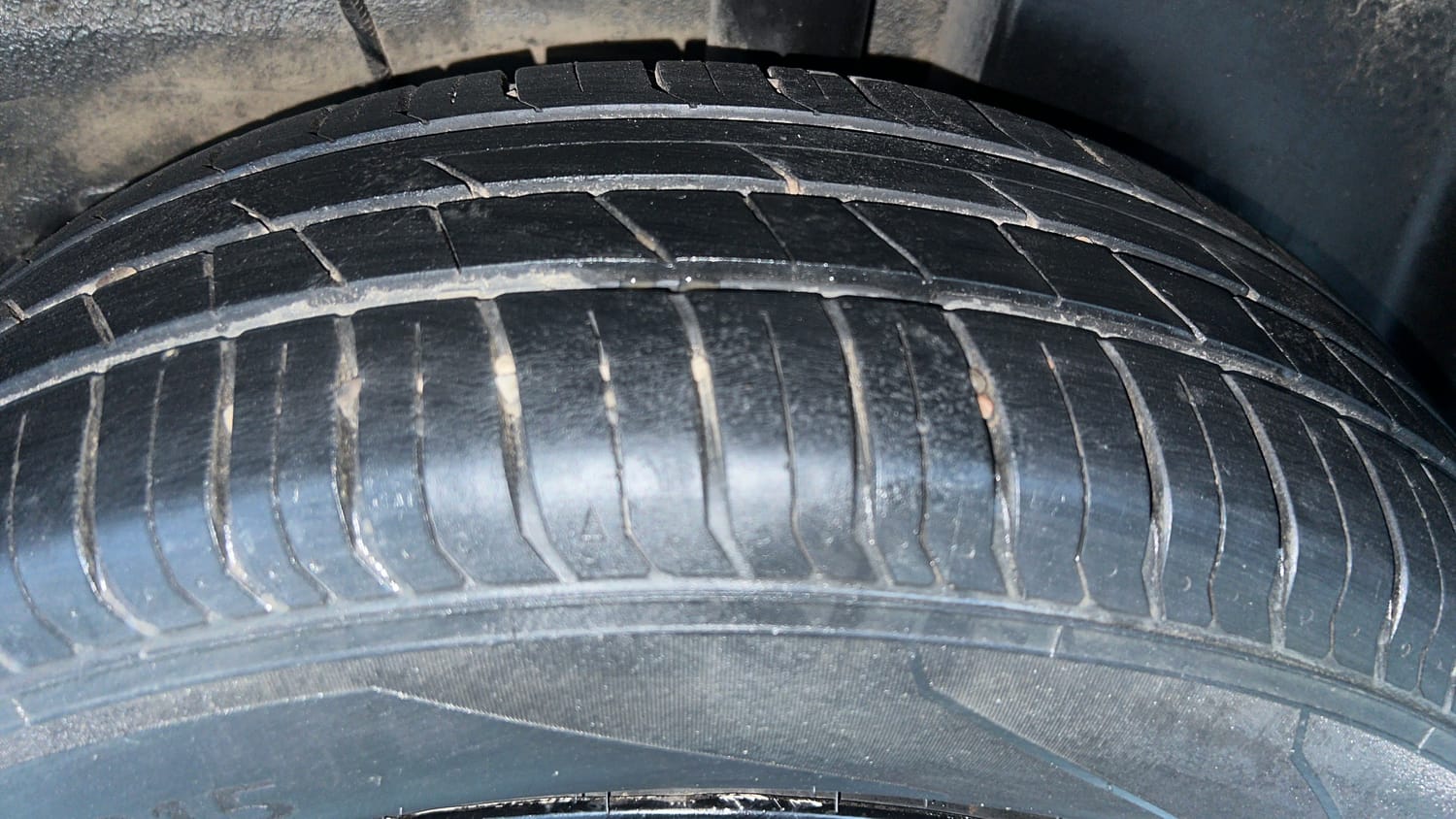 Used 2024 Tata Punch Pure MT Petrol Manual tyres LEFT REAR TYRE TREAD VIEW