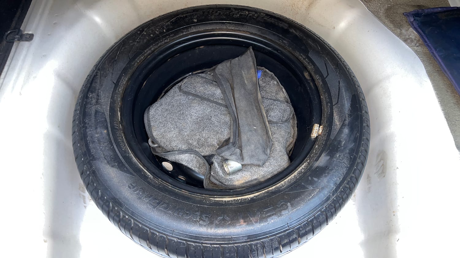 Used 2018 Hyundai Verna SX (O) 1.6 VTVT AT Petrol Automatic tyres SPARE TYRE VIEW