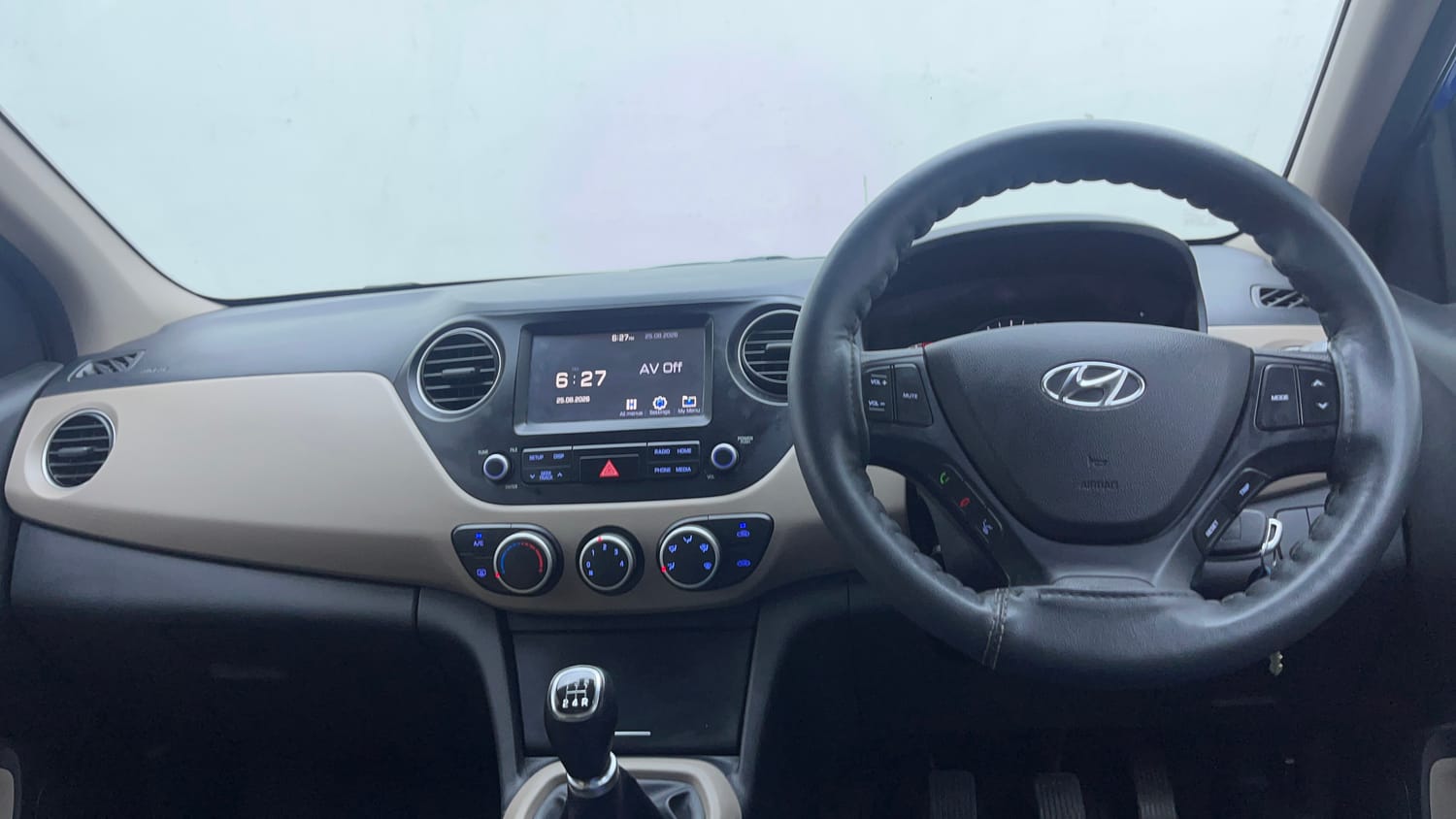 Used 2018 Hyundai Xcent SX Petrol Manual interior DASHBOARD VIEW