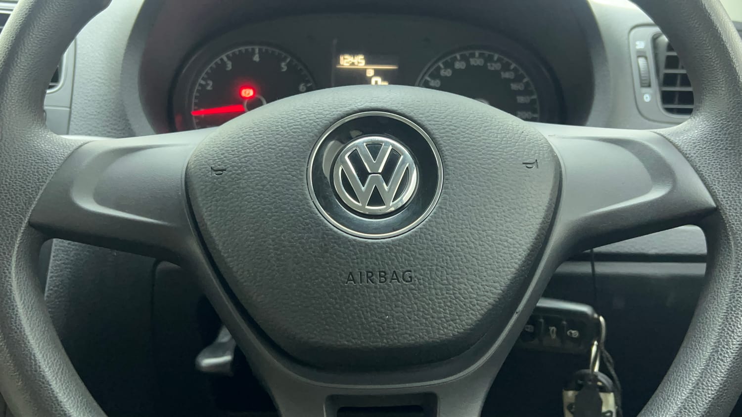Used 2016 Volkswagen Polo Comfortline 1.2L (P) Petrol Manual top_features Steering mounted controls