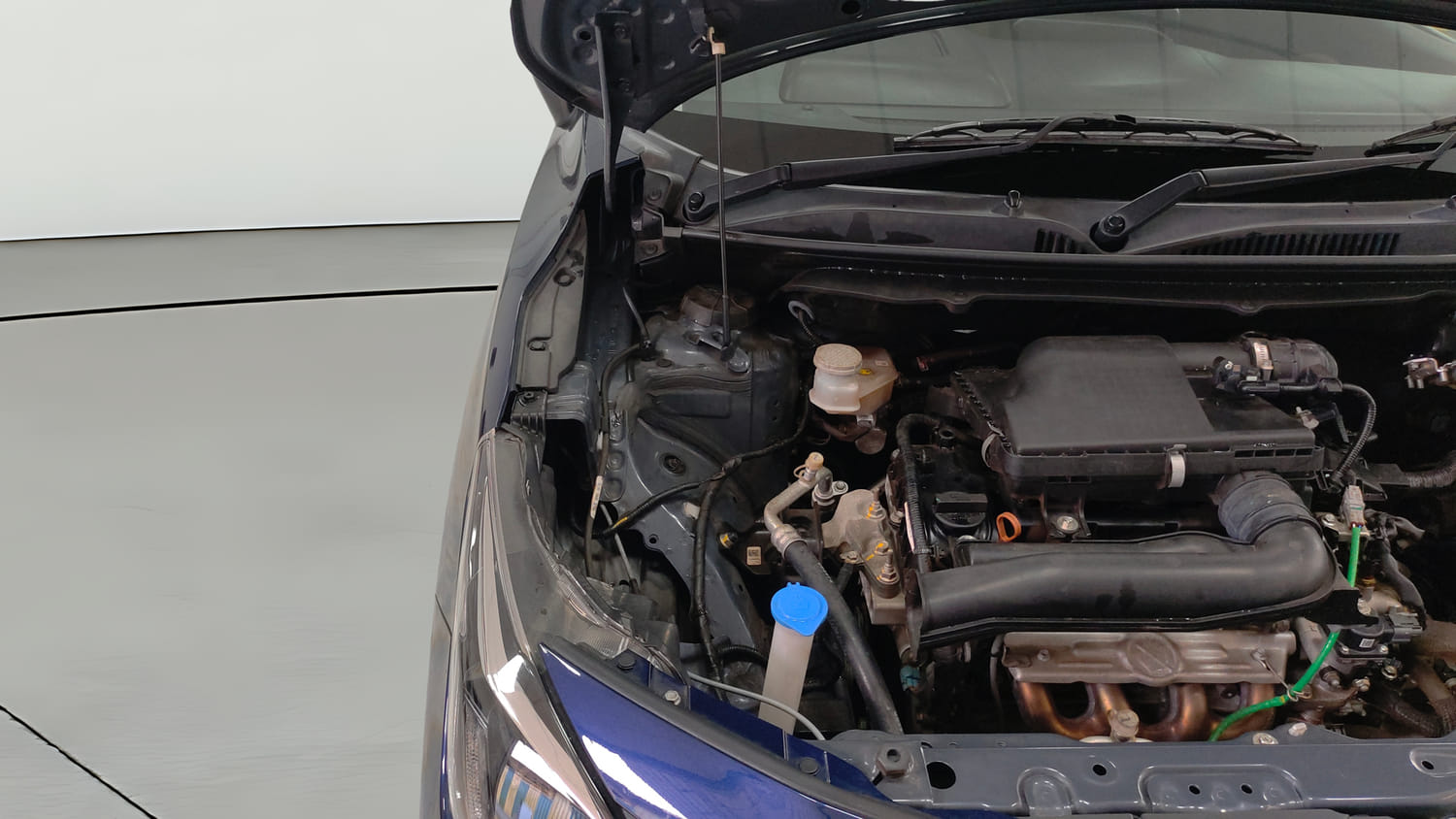 Used 2025 Toyota Glanza V Petrol Manual engine ENGINE RIGHT SIDE HINGE & APRON VIEW
