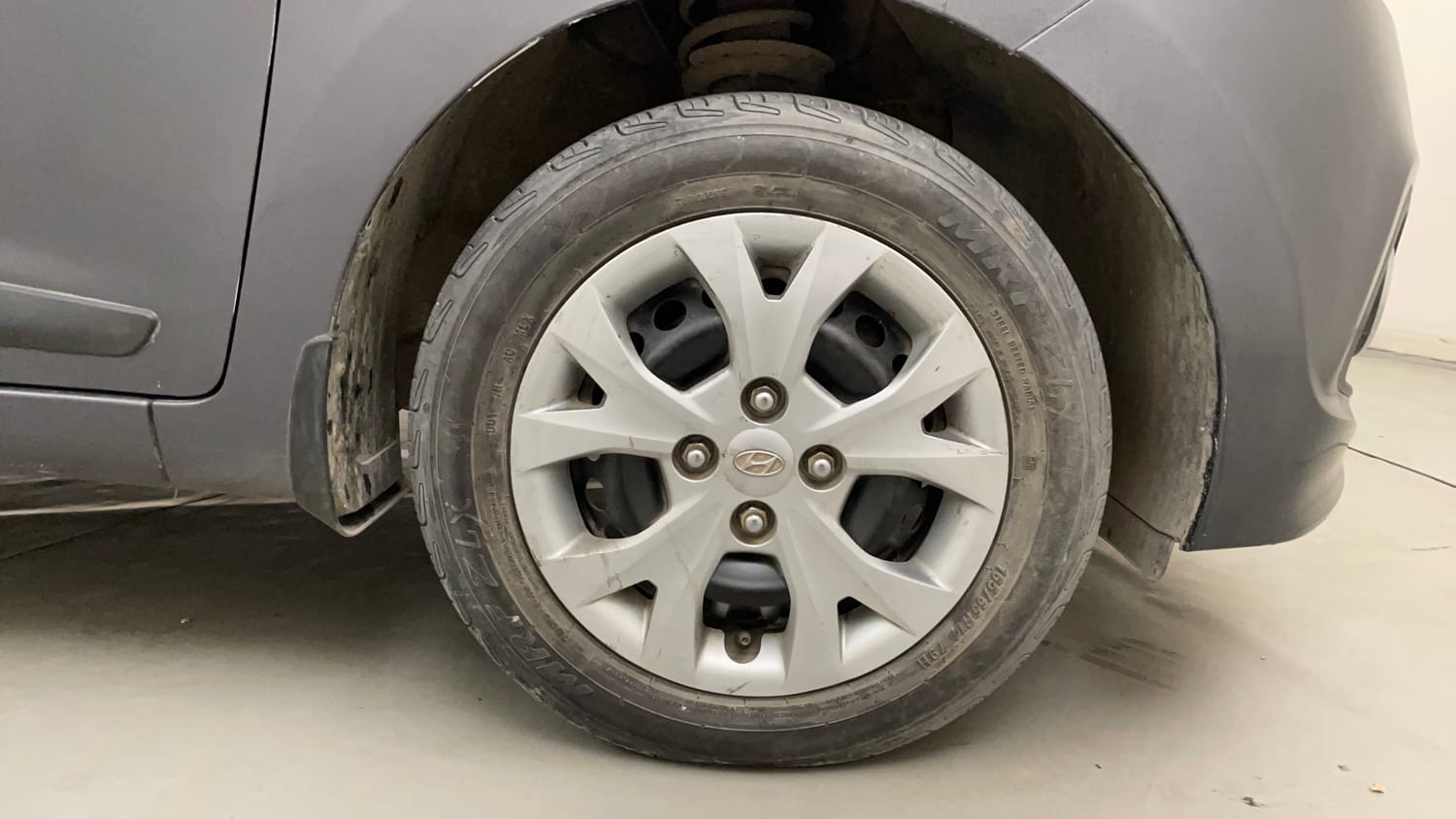 Used 2016 Hyundai Grand i10 Sportz 1.2 Kappa VTVT Petrol Manual tyres RIGHT FRONT TYRE RIM VIEW