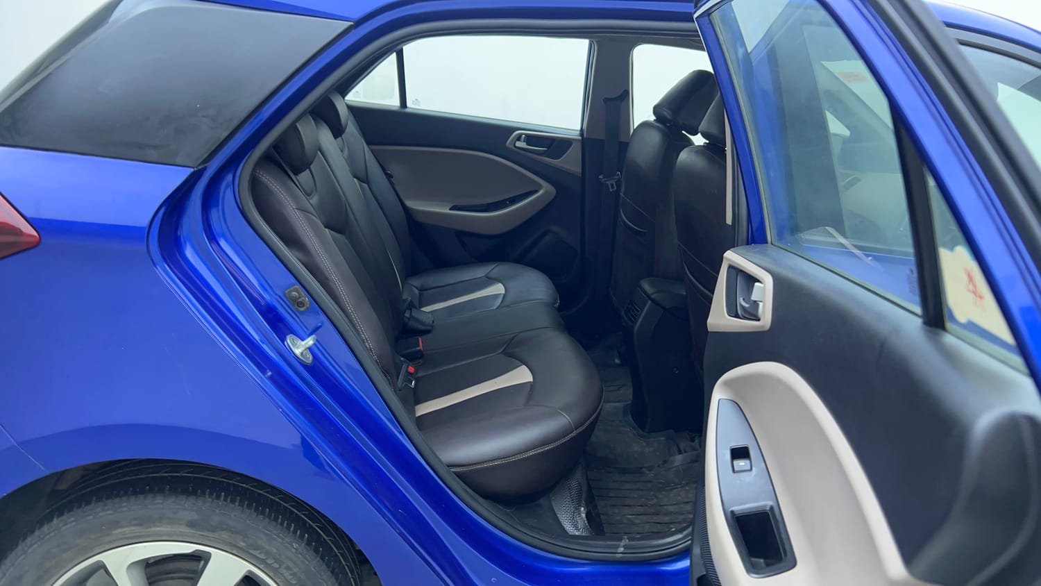 Used 2015 Hyundai Elite i20 Asta 1.4 CRDI Diesel Manual interior RIGHT SIDE REAR DOOR CABIN VIEW