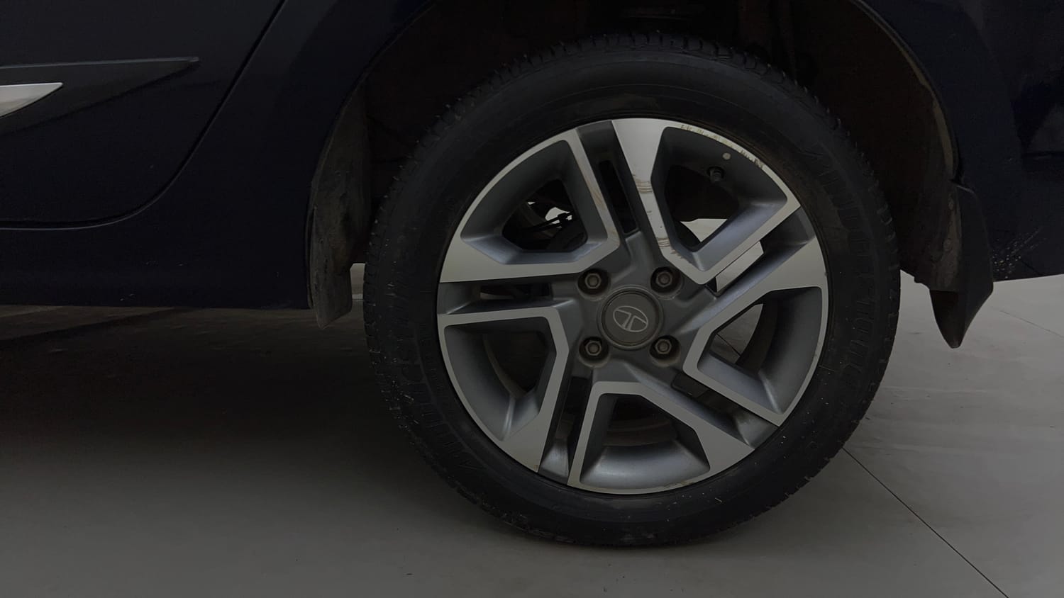 Used 2022 Tata Tigor XZA Plus Petrol Automatic tyres LEFT REAR TYRE RIM VIEW