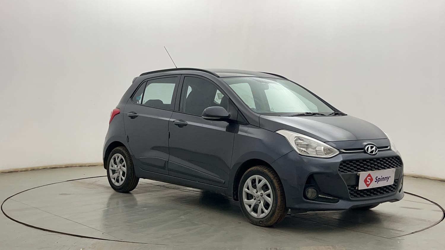 Used 2018 Hyundai Grand i10 Sportz 1.2 Kappa VTVT Petrol Manual exterior RIGHT FRONT CORNER VIEW