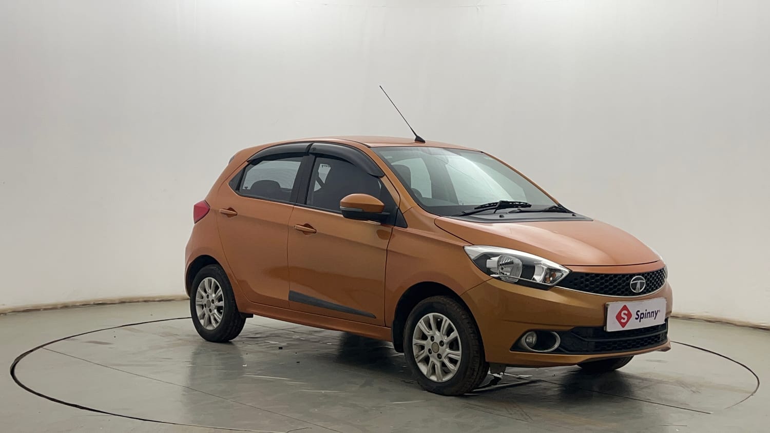 Used 2017 Tata Tiago Revotron XZA Petrol Automatic exterior RIGHT FRONT CORNER VIEW