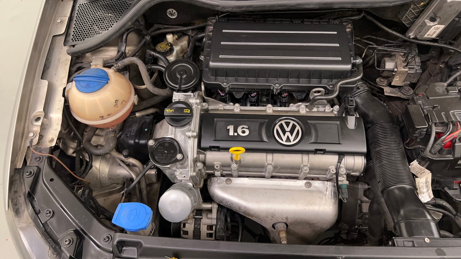 Used 2014 Volkswagen Vento Highline Petrol Petrol Manual engine ENGINE RIGHT SIDE VIEW