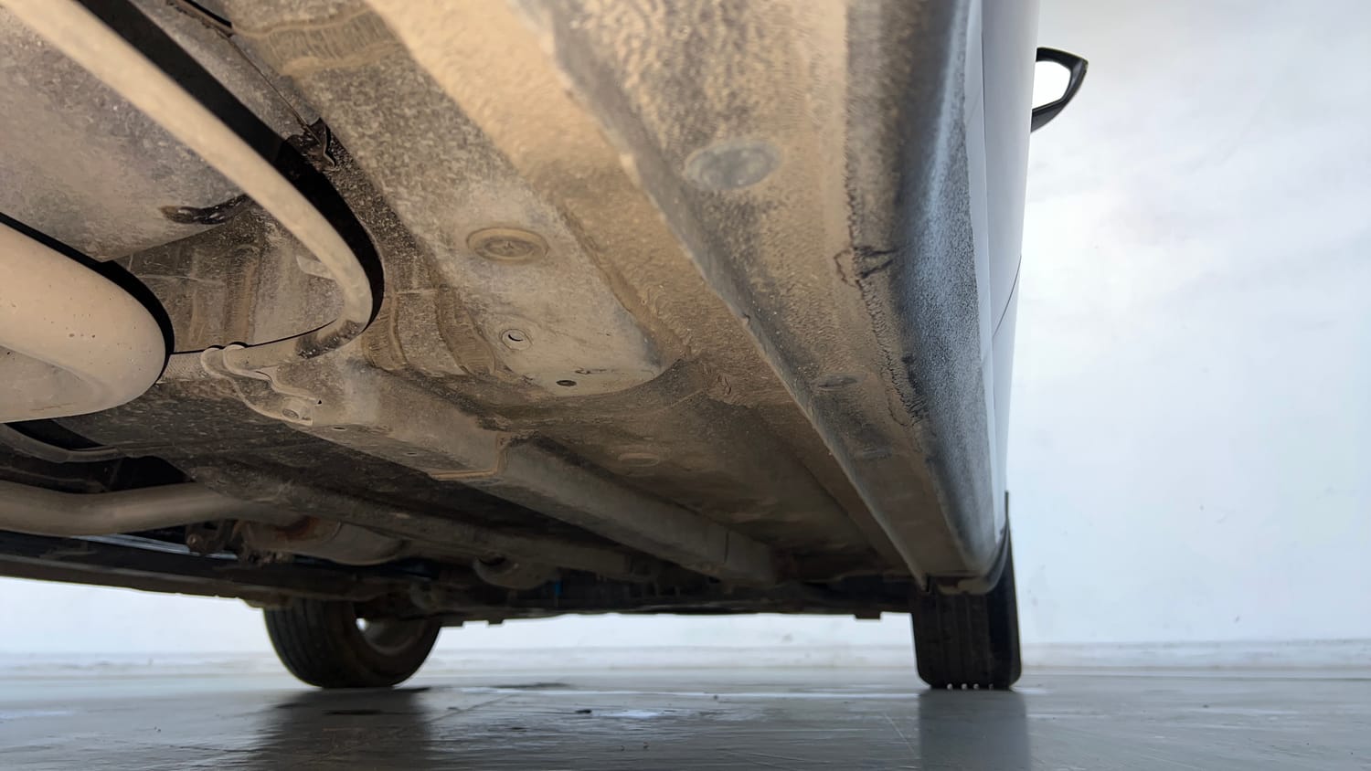 Used 2024 Hyundai Verna SX 1.5 Petrol MT Petrol Manual extra REAR RIGHT UNDERBODY VIEW