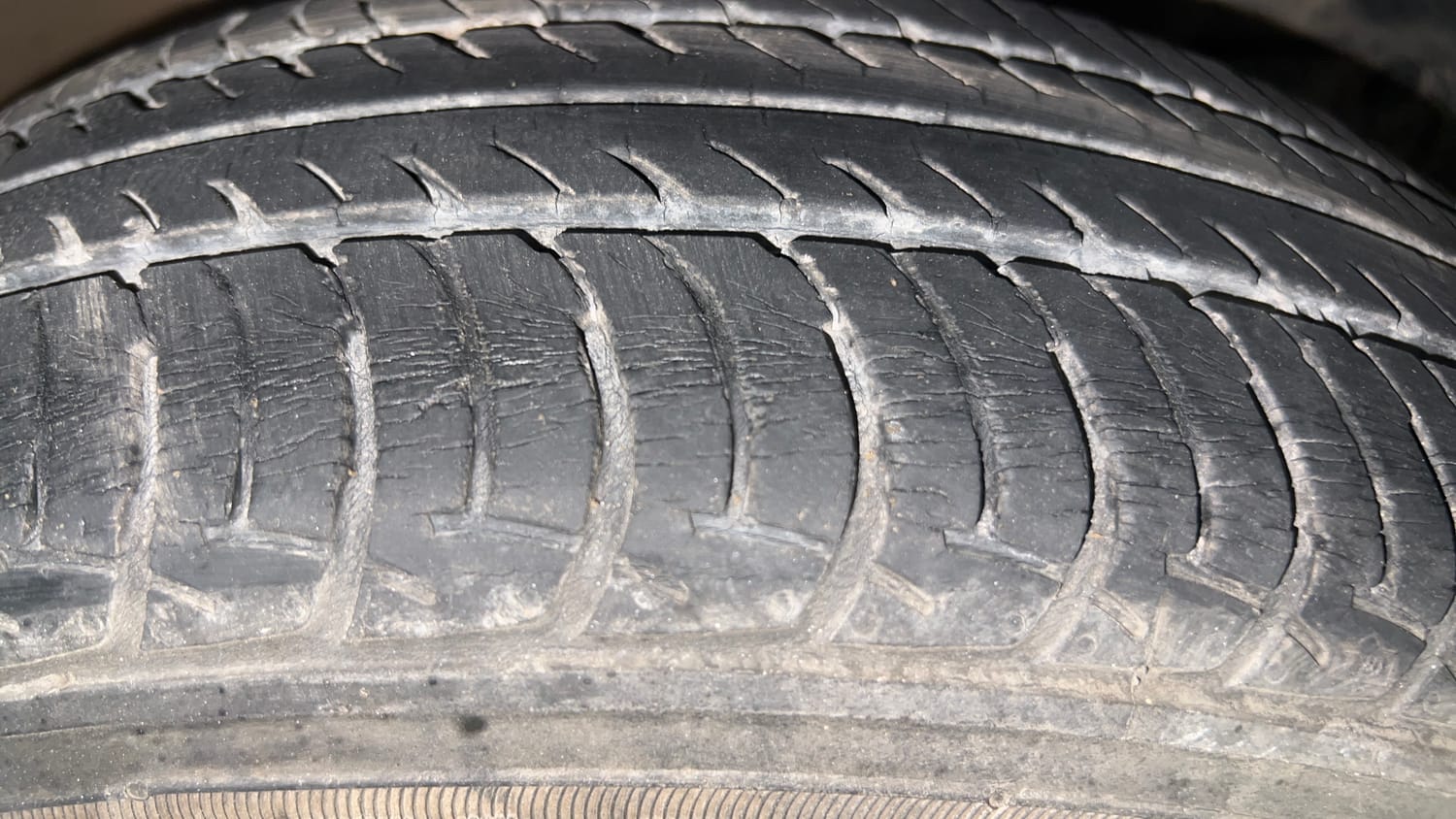 Used 2019 Maruti Suzuki Wagon R ZXi 1.2 Petrol Manual tyres RIGHT FRONT TYRE TREAD VIEW