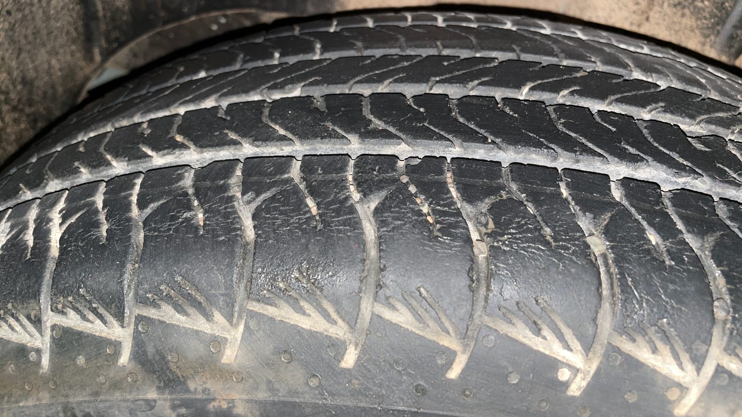 Used 2021 Mahindra XUV 300 W8 (O) 1.5 Diesel Diesel Manual tyres RIGHT REAR TYRE TREAD VIEW