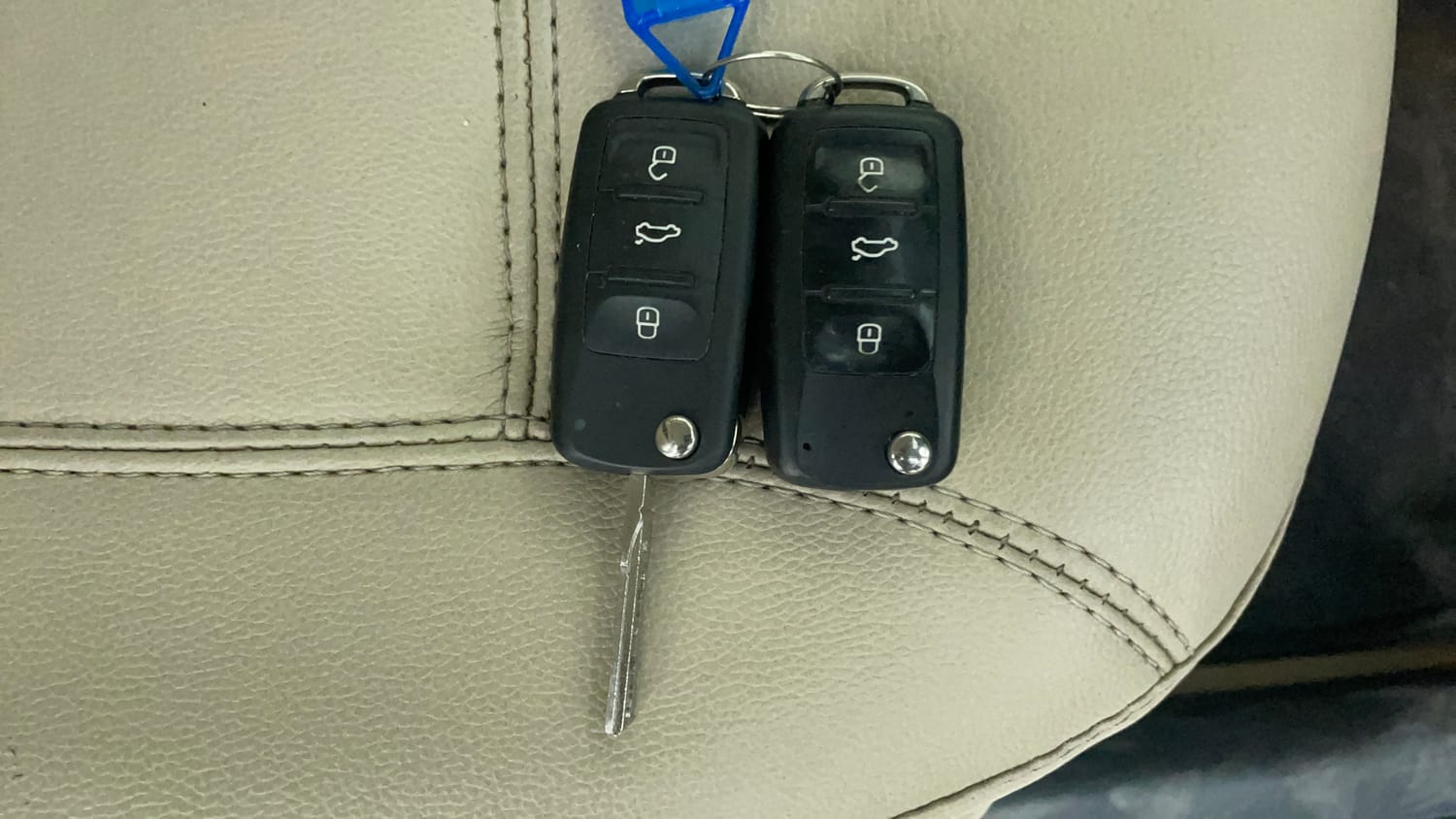 Used 2017 Volkswagen Ameo Highline1.2L (P) Petrol Manual extra CAR KEY VIEW