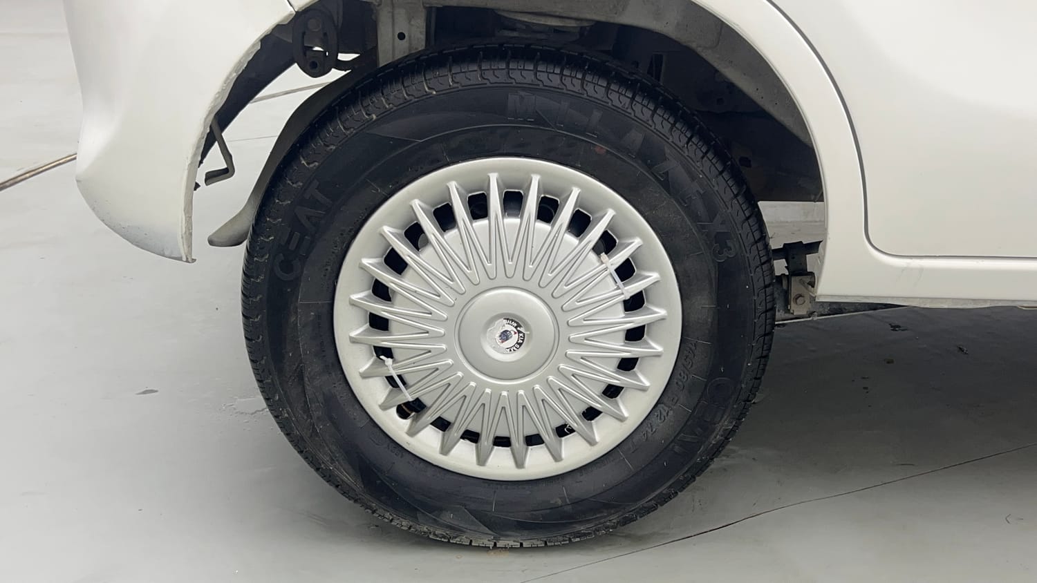 Used 2017 Maruti Suzuki Alto 800 VXi Petrol Manual tyres RIGHT REAR TYRE RIM VIEW