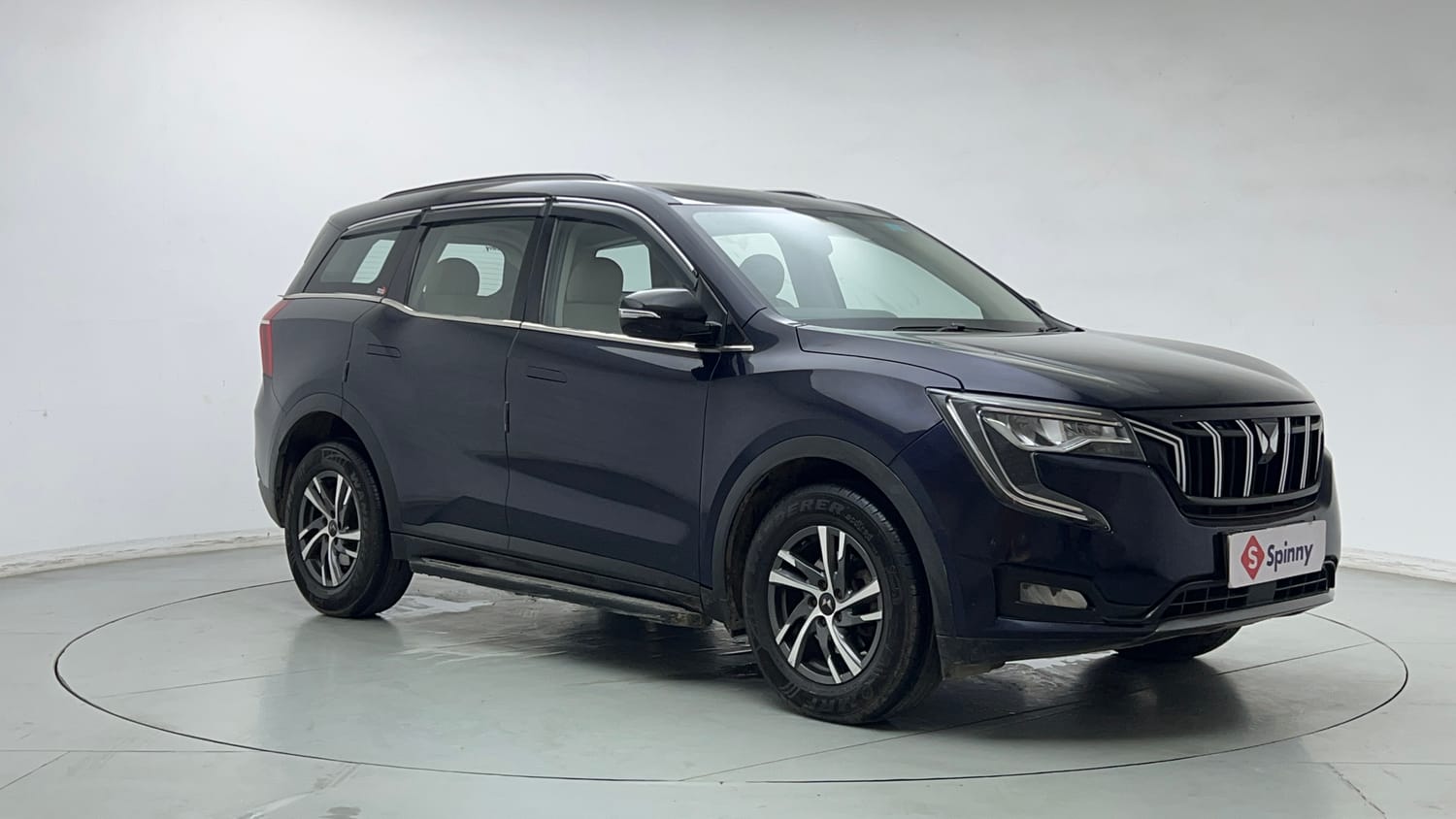 Used 2024 Mahindra XUV700 AX 5 Petrol AT 5 STR Petrol Automatic exterior RIGHT FRONT CORNER VIEW