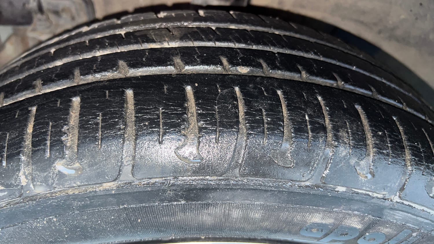 Used 2018 Hyundai Grand i10 Sportz (O) AT 1.2 Kappa VTVT Petrol Automatic tyres RIGHT REAR TYRE TREAD VIEW