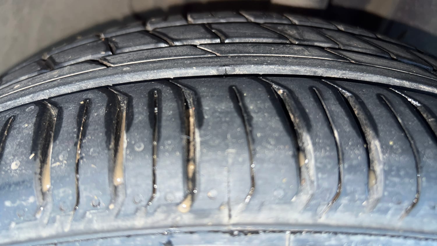 Used 2020 Tata Tiago XZ Plus Dual Tone Petrol Manual tyres RIGHT FRONT TYRE TREAD VIEW