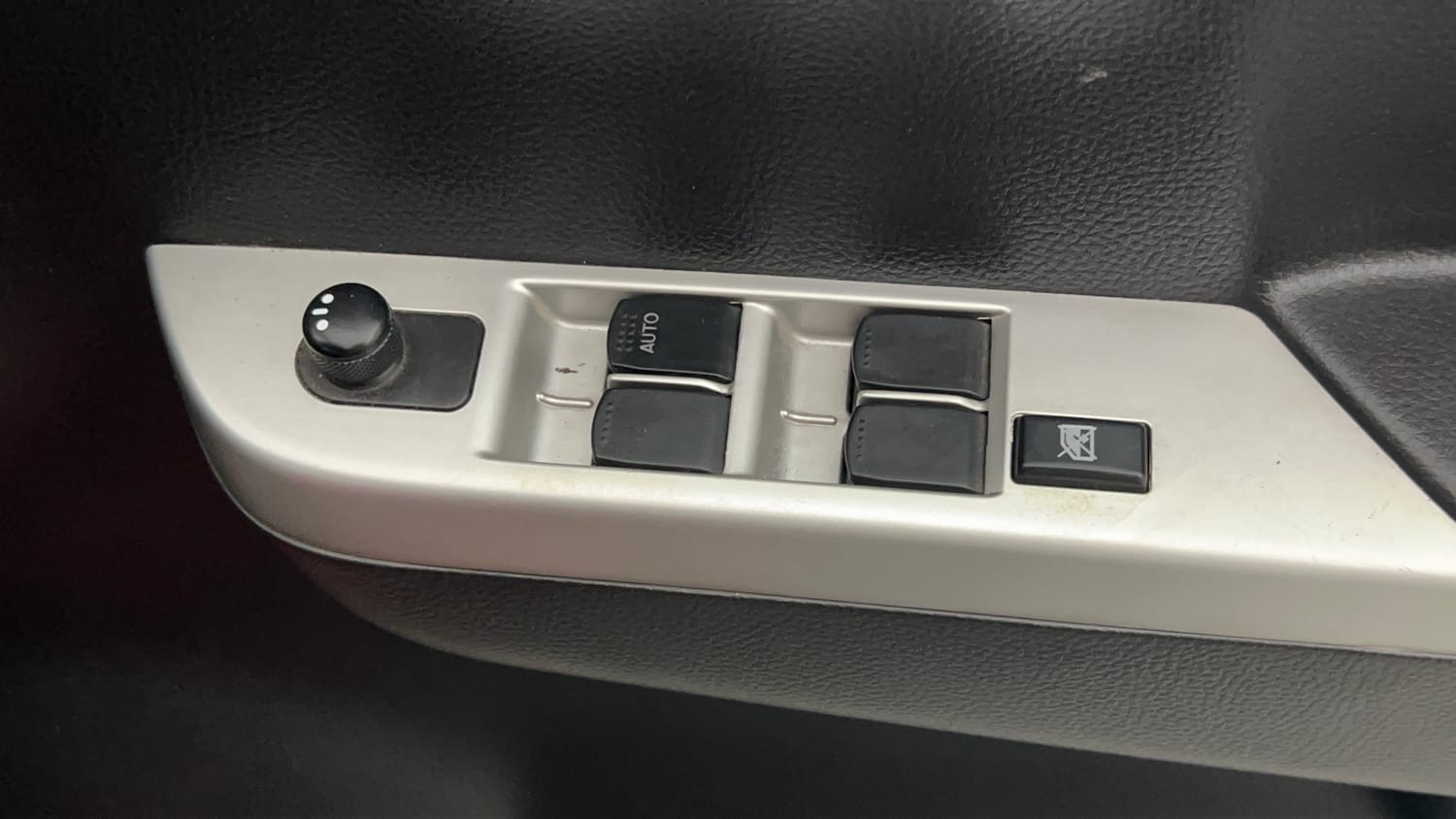 Used 2014 Maruti Suzuki Wagon R VXI Petrol Manual top_features Adjustable ORVM