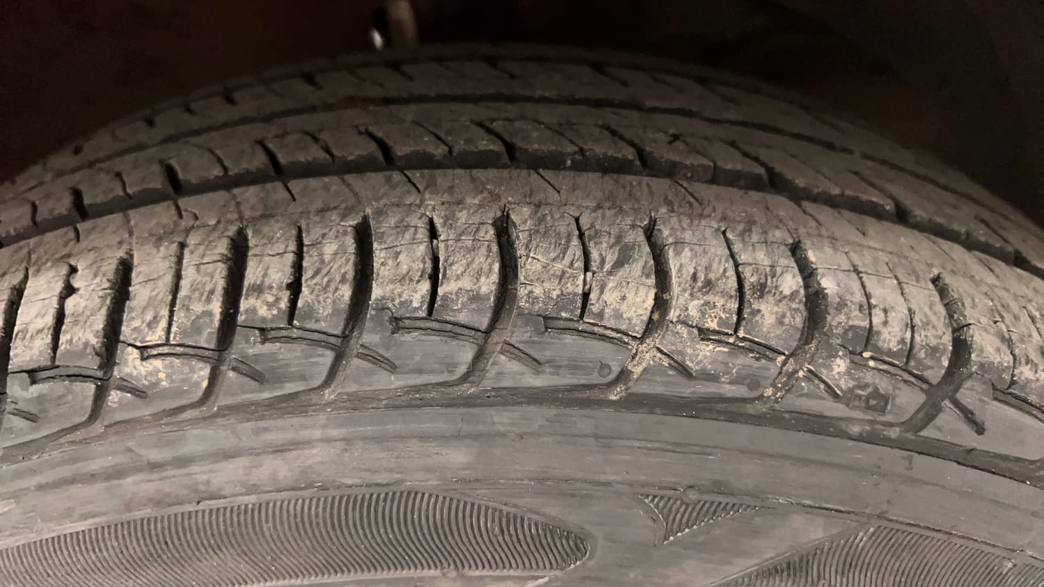 Used 2018 Maruti Suzuki Baleno Delta 1.2 AT Petrol Automatic tyres RIGHT FRONT TYRE TREAD VIEW