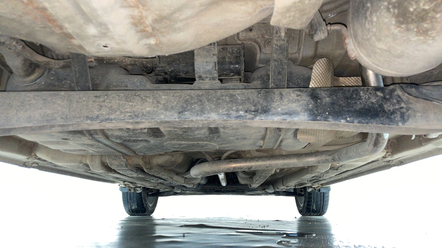 Used 2017 Hyundai Elite i20 Asta 1.2 Dual Tone Petrol Manual extra REAR UNDERBODY VIEW (TAKEN FROM REAR)
