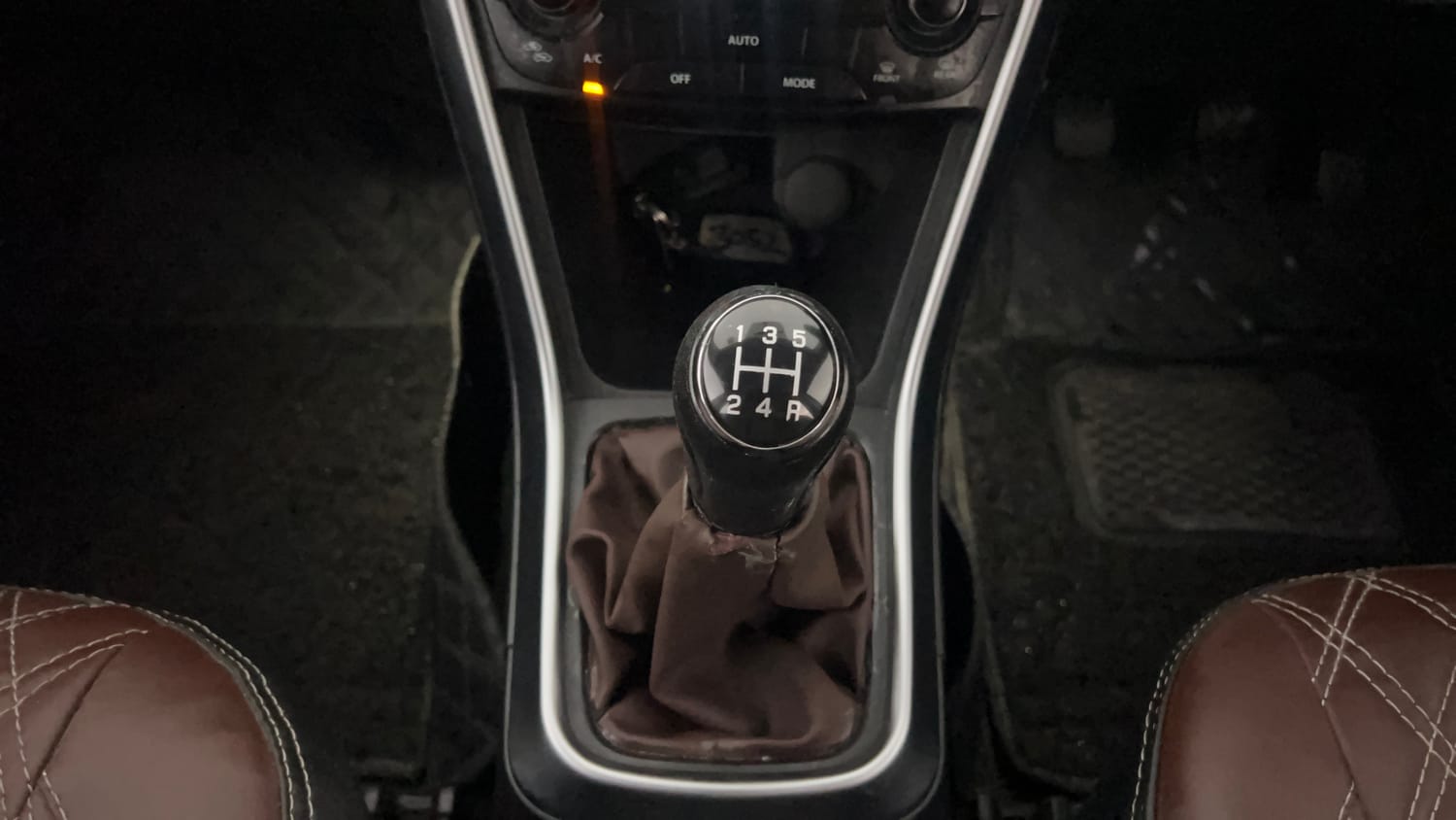 Used 2019 Maruti Suzuki S-Cross Delta 1.3 Diesel Manual interior GEAR  KNOB VIEW