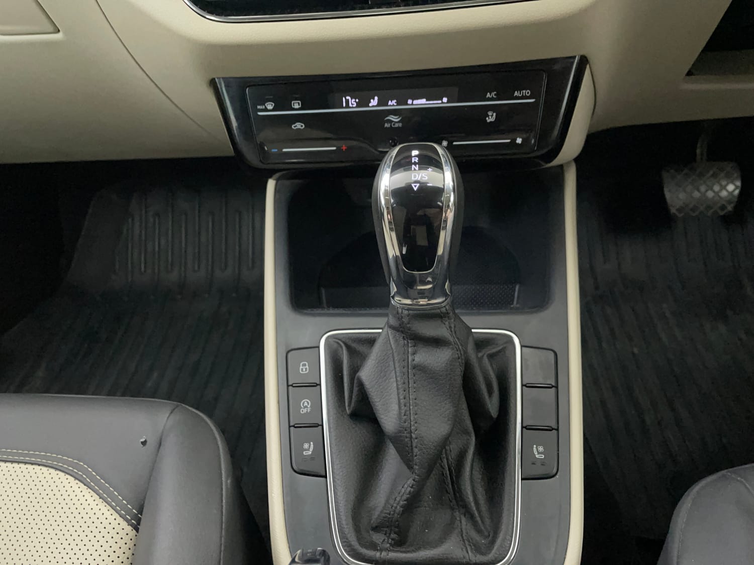 Used 2024 Skoda Slavia Style 1.5L TSI DSG Petrol Automatic interior GEAR  KNOB VIEW
