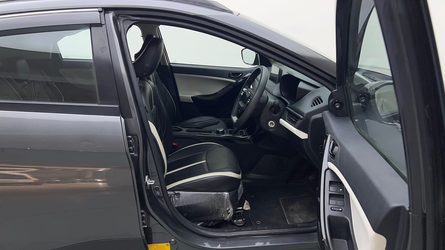 Used 2024 Tata Nexon Pure 1.2 Revotron Petrol 6MT Petrol Manual interior RIGHT SIDE FRONT DOOR CABIN VIEW