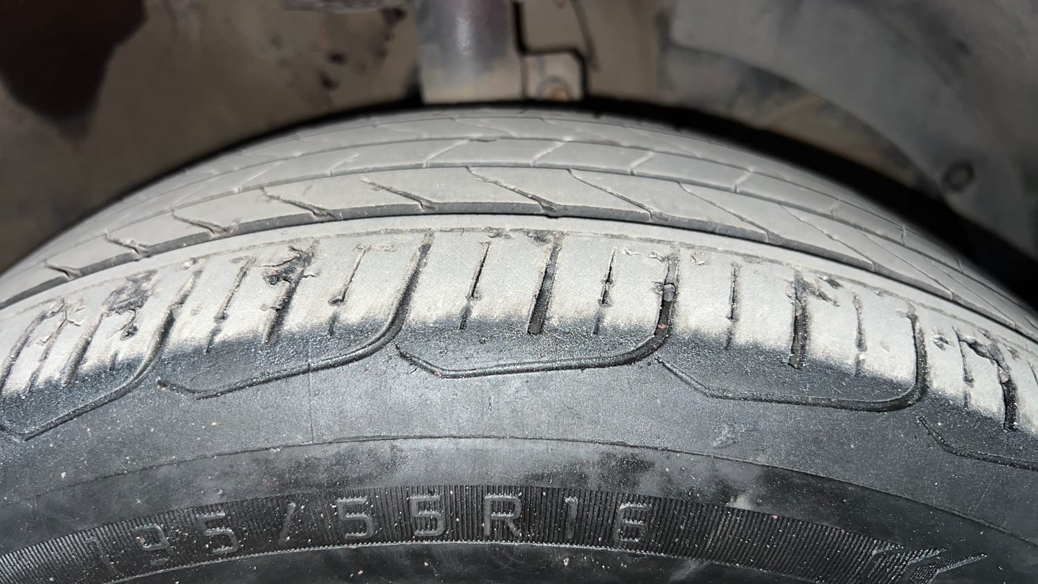 Used 2018 Maruti Suzuki Baleno Alpha 1.2 Petrol Manual tyres RIGHT FRONT TYRE TREAD VIEW