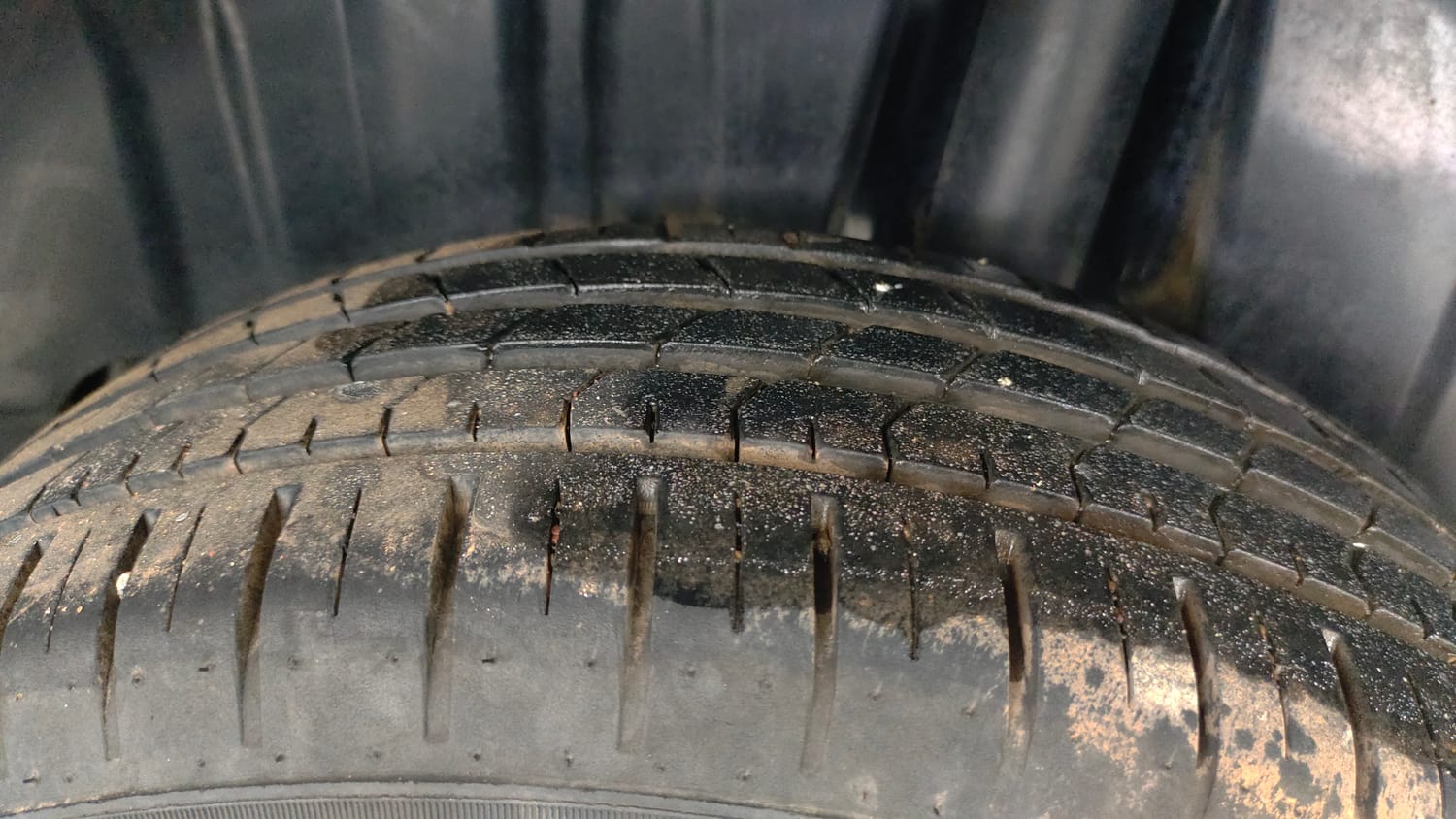 Used 2025 Toyota Glanza V Petrol Manual tyres LEFT REAR TYRE TREAD VIEW